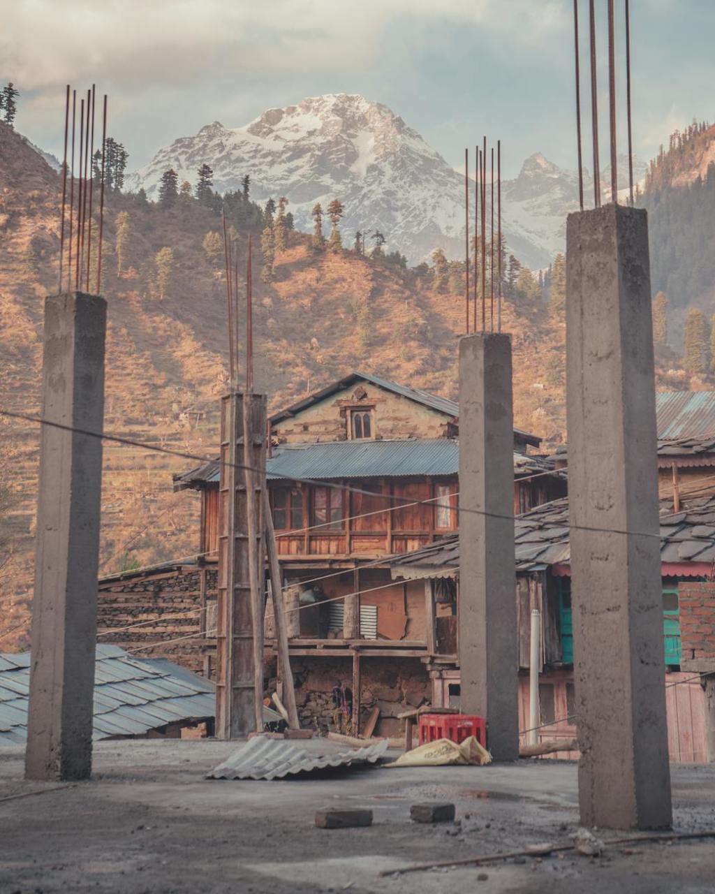 ALUIZNI: INSTITUCIONALIZIMI I&nbsp;DEVIJIMIT